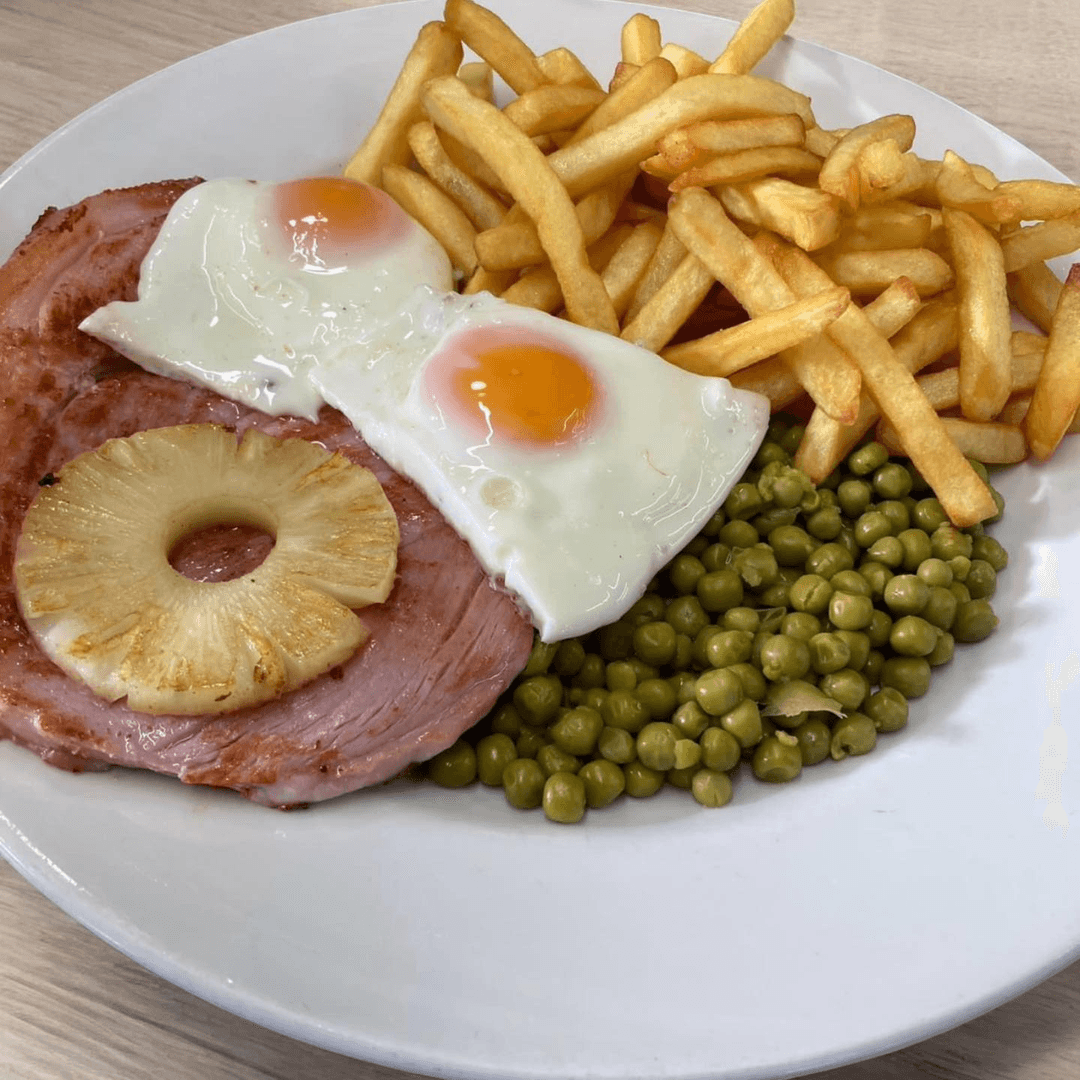 Gammon with a ring of pineapple, fried egg, chips and garden peas